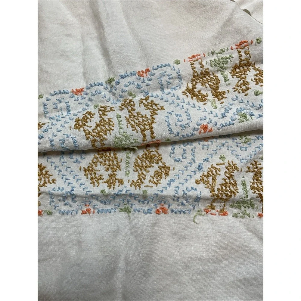 Vintage Linen Embroidered Roosters Tablecloth 39 X 40